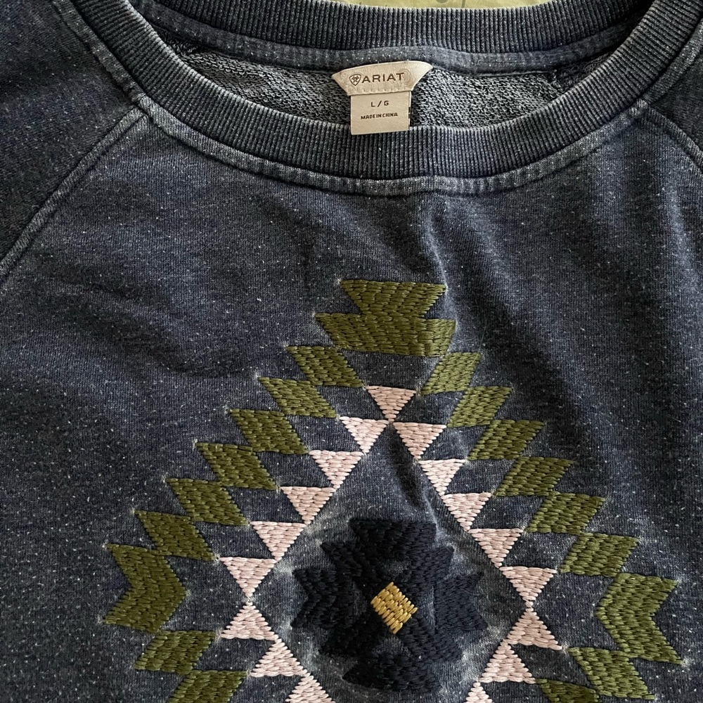 Ariat embroidered western-wear distressed sweatshirt, offset shoulders - Picture 6 of 7